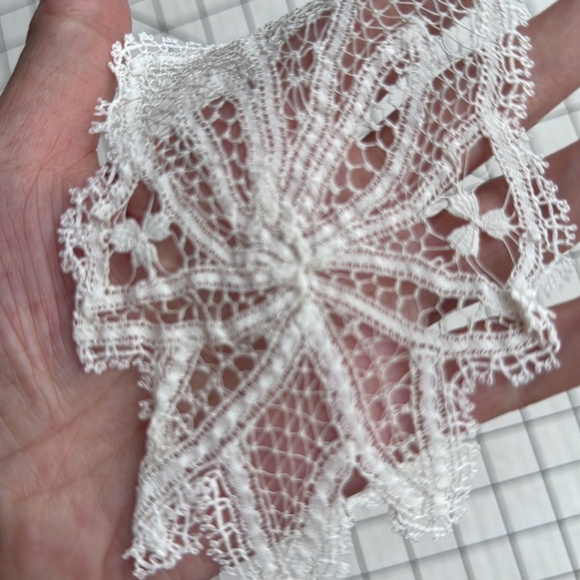 Pair of Vintage White Lace Appliqués | Floral Scrollwork Needle Lace Trim | MCM - Picture 14 of 14